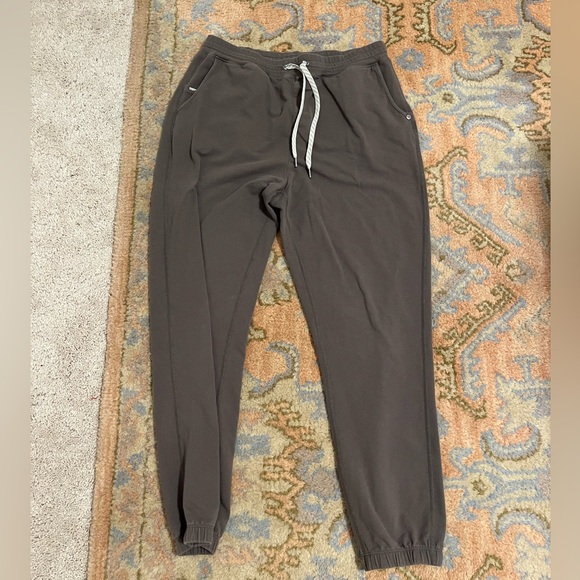 Vuori Joggers - Picture 1 of 4